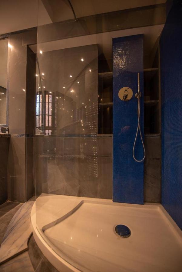 Anna Trevi 52 Luxury * Rom
